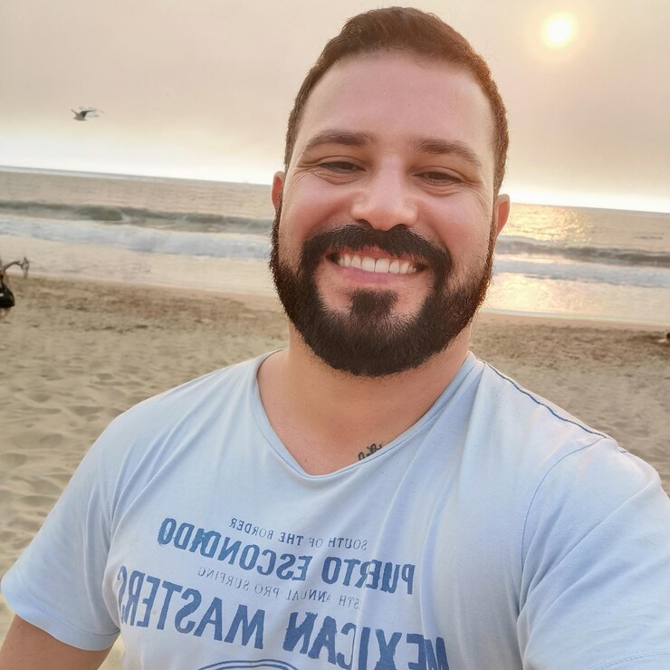 portrait-smiling-young-man-beach